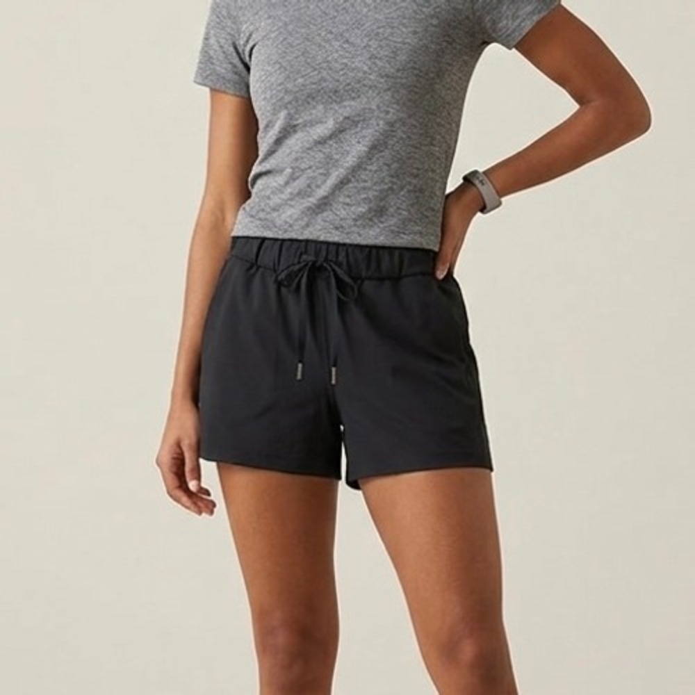 Lululemon On The Fly Short 2.5" Black High Rise Drawstring Athletic Size 4